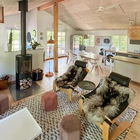 3 Bedroom Pet Friendly In